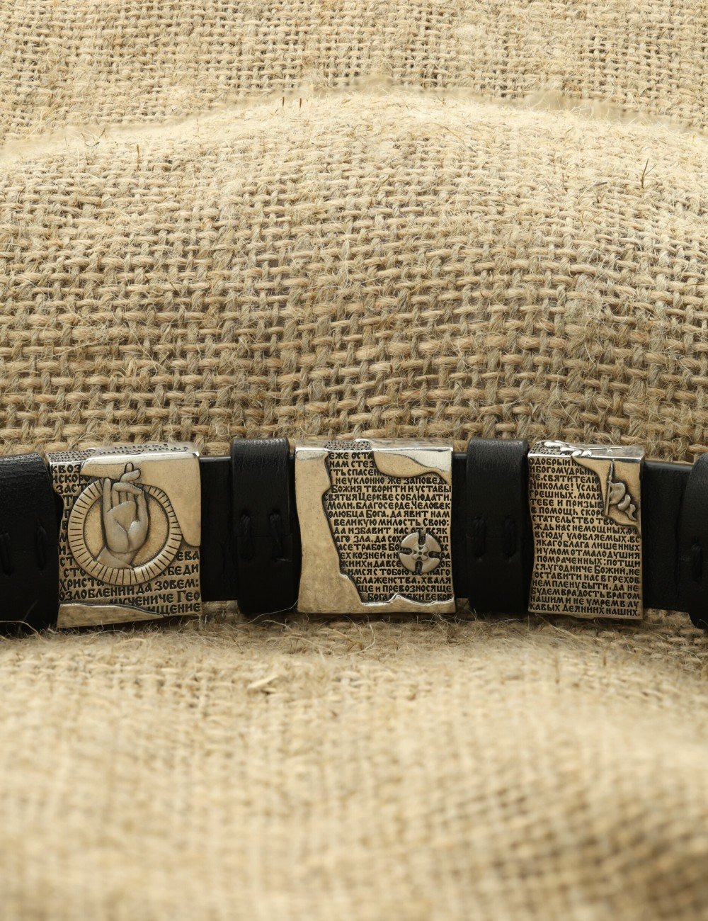 Браслет из серебра c кожаным шнурком