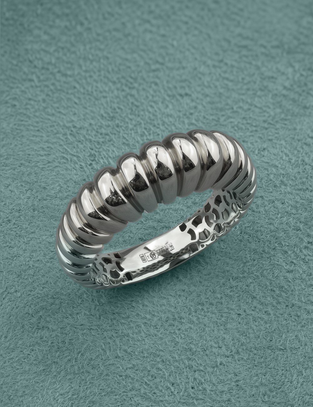 Кольцо из белого золота