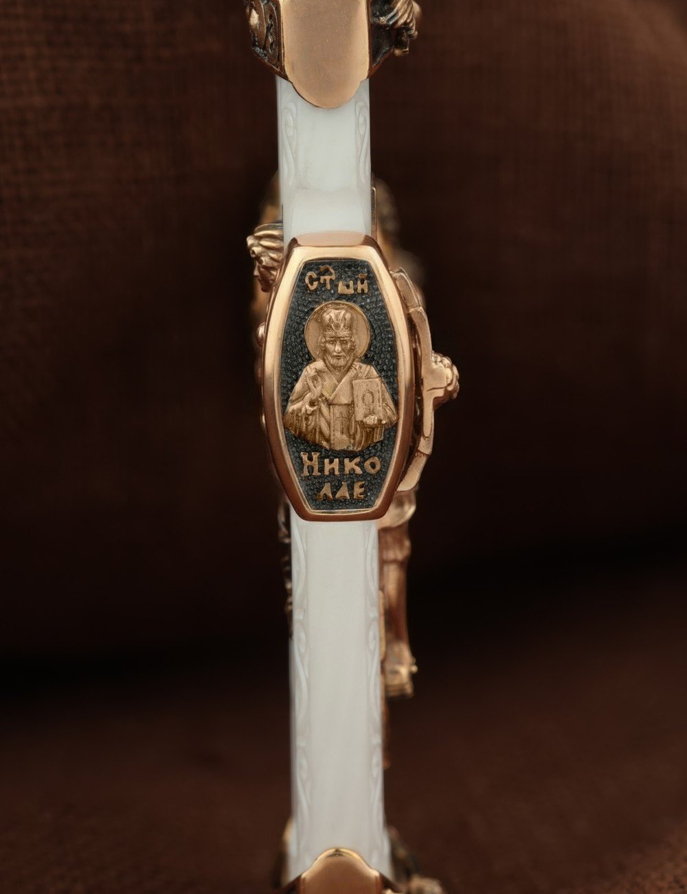 Крест из золота c бивнем мамонта