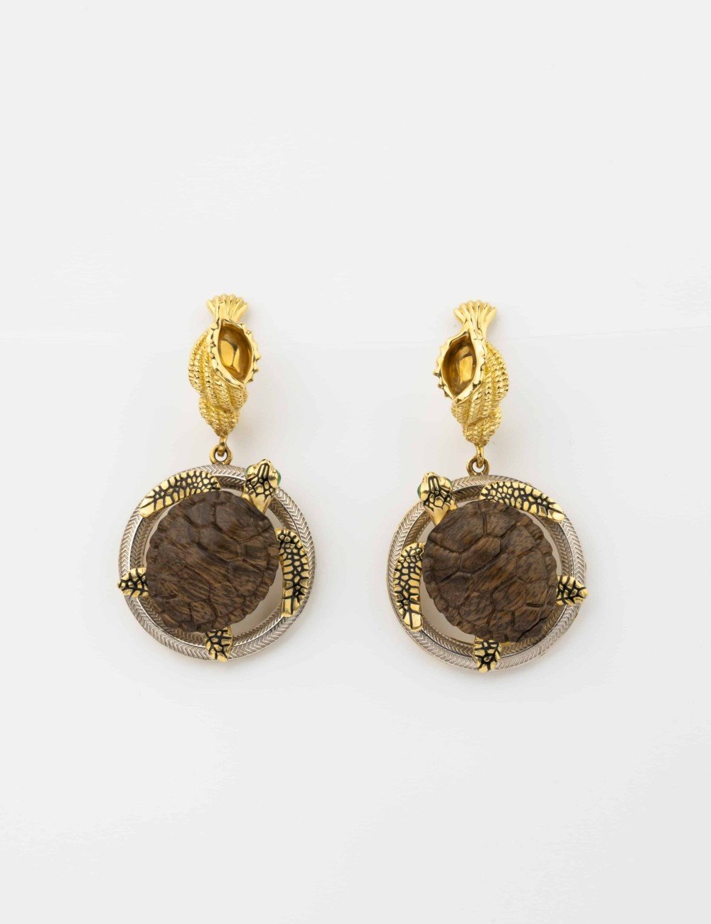 Серьги из лимонного золота c эмалью и железным деревом