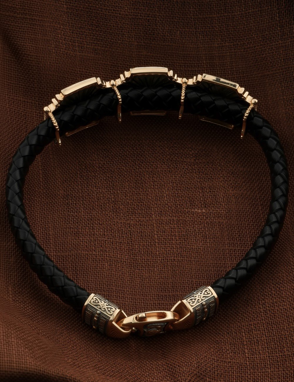 Браслет из золота c шнурком