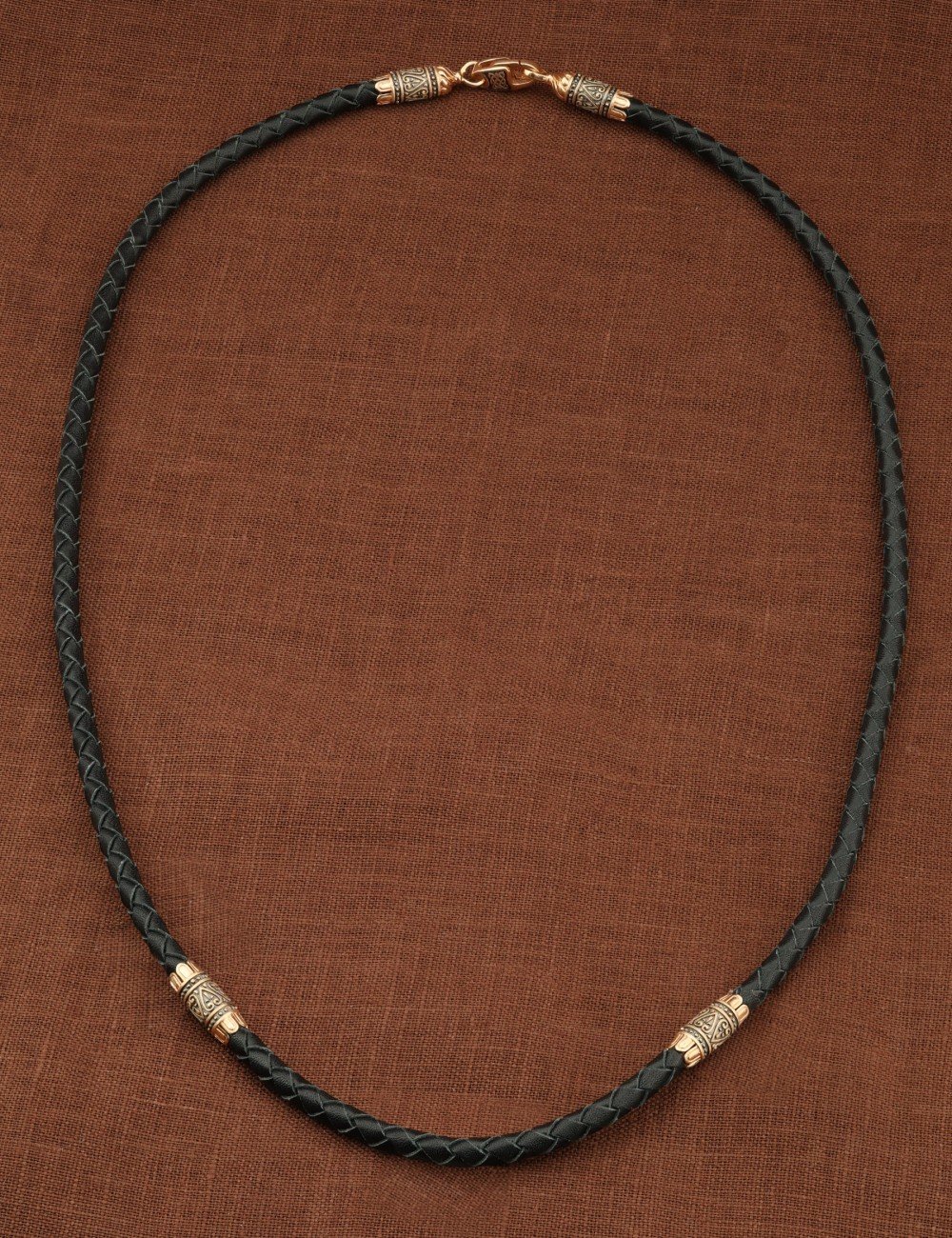 Гайтан из золота c кожаным шнурком