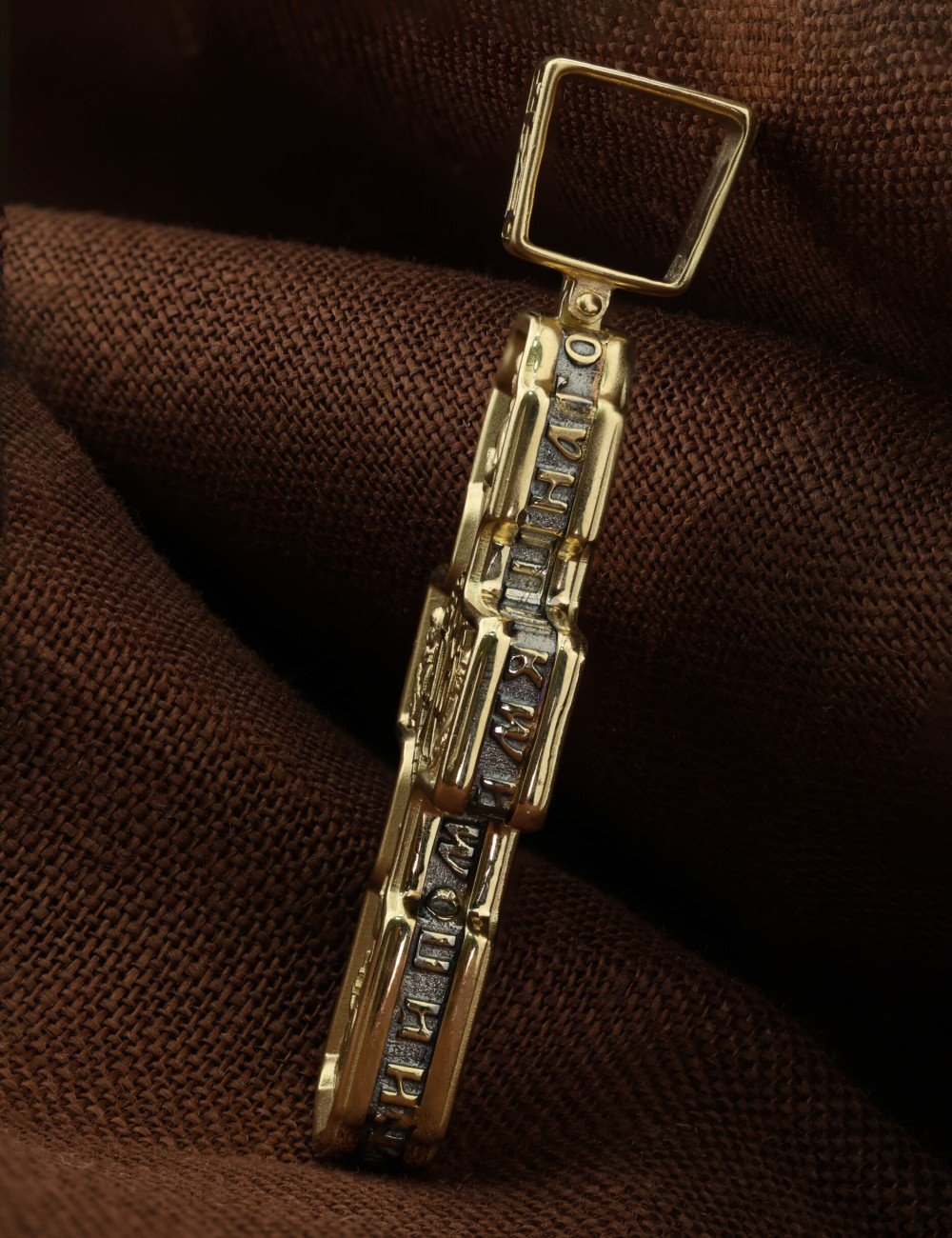 Крест из лимонного золота c ониксом