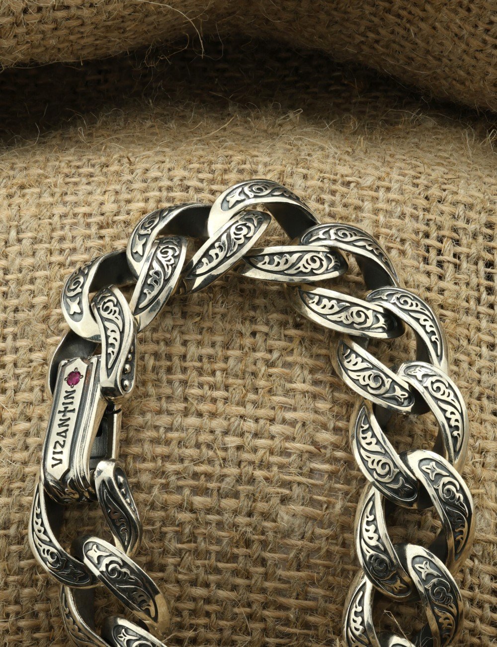 Браслет из серебра c рубином