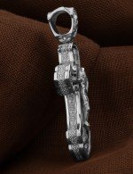 Крест из белого золота c ониксом