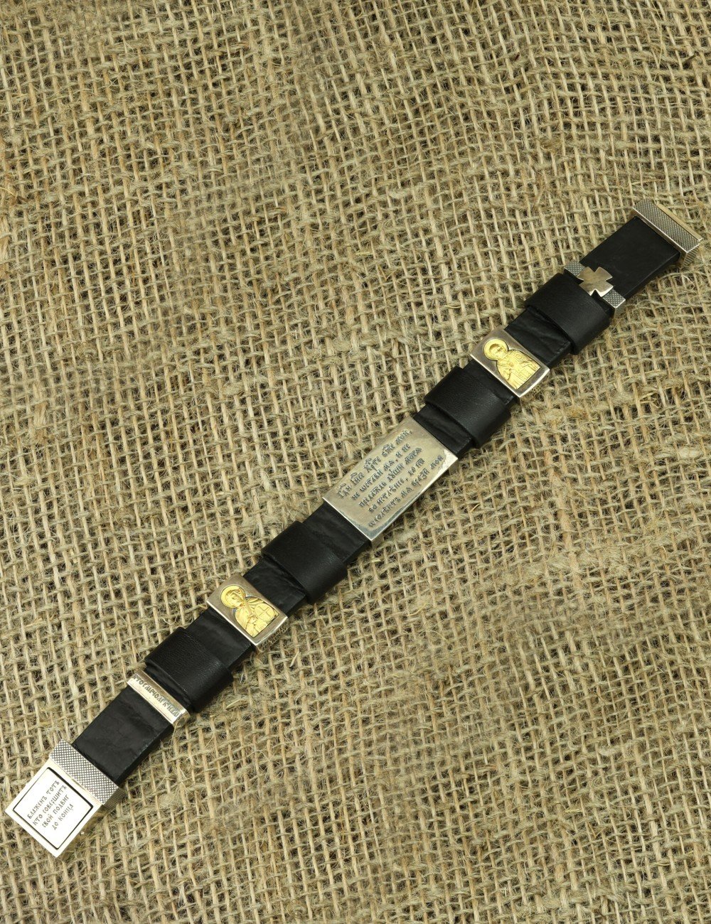 Браслет из серебра и золота c кожаным шнурком