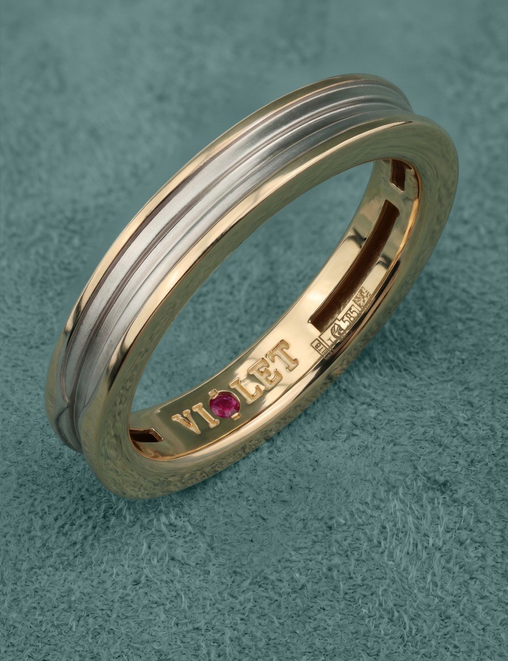 Кольцо из золота c рубином