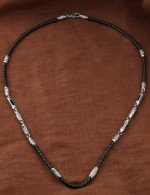 Гайтан из белого золота c кожаным шнурком и ониксом