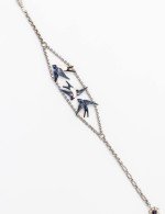 Браслет из белого золота c эмалью и сапфиром