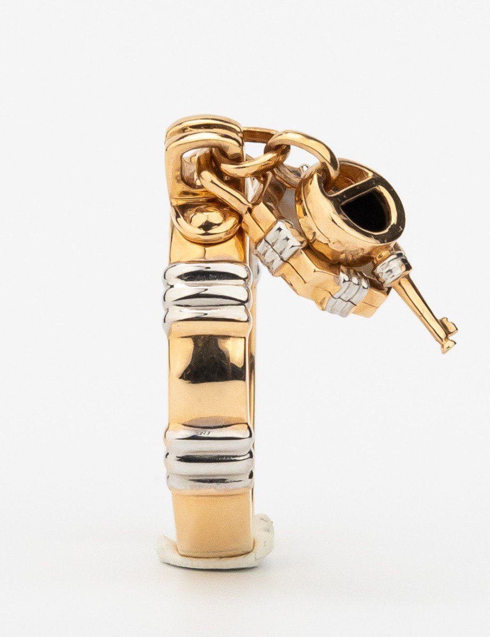 Кольцо из золота c ониксом и перламутром