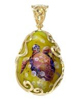 Подвеска из лимонного золота c росписным янтарём