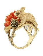 Кольцо из лимонного золота c эмалью и кораллом