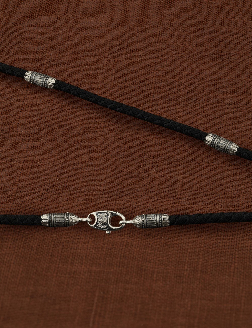 Шнурок шёлковый из белого золота c шёлковым шнурком