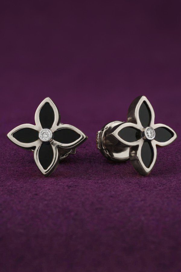 Серьги из белого золота c бриллиантами и ониксом