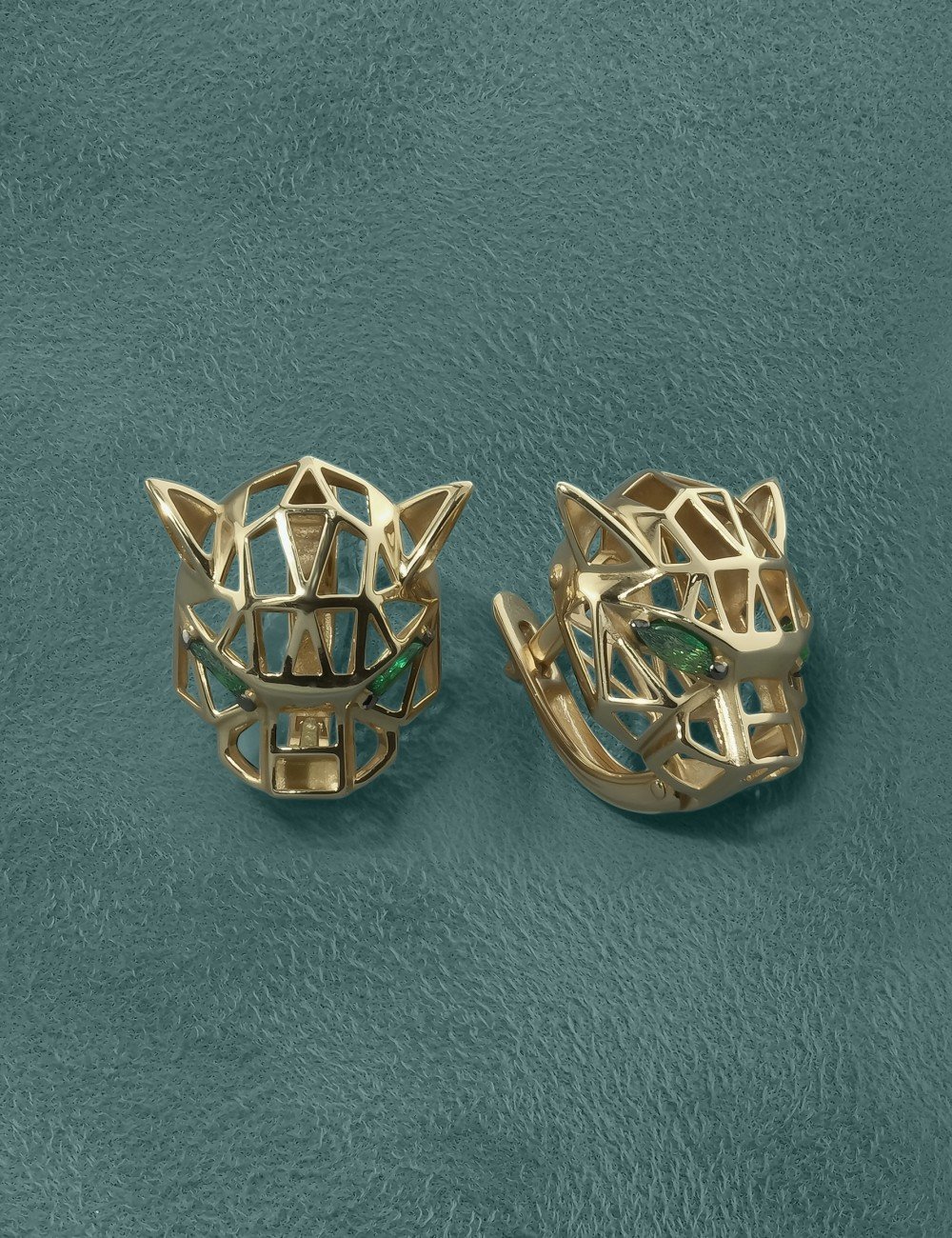 Серьги из золота c изумрудом