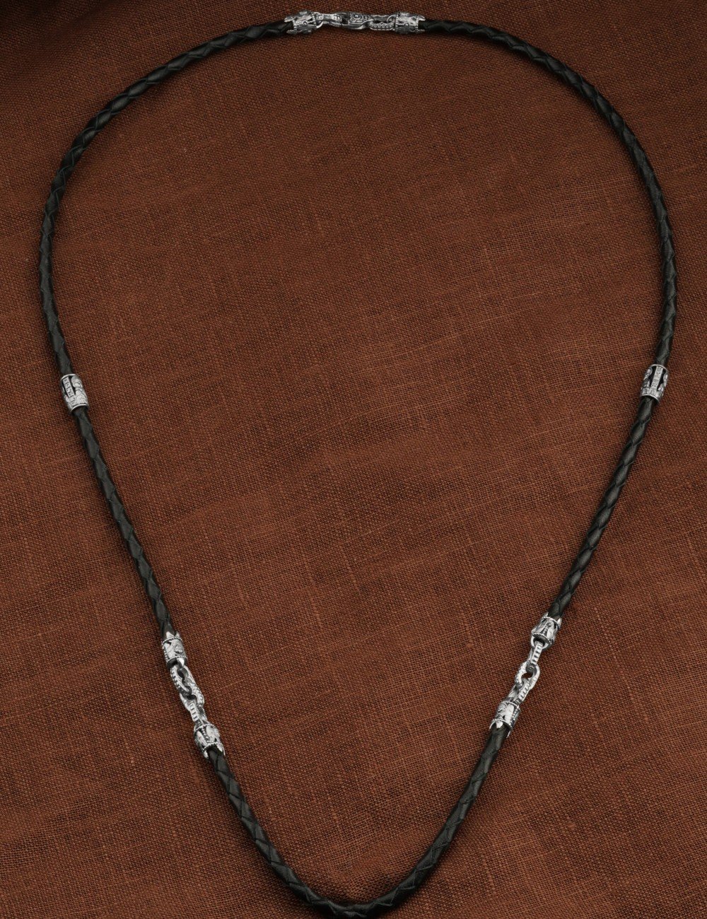 Гайтан из белого золота c кожаным шнурком