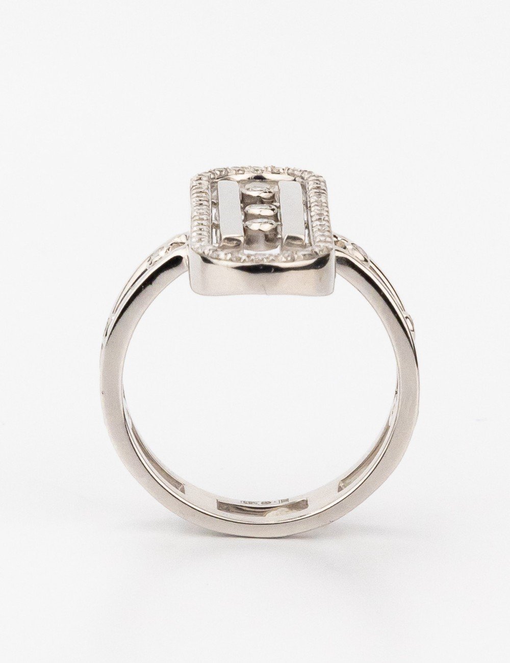 Кольцо из белого золота c бриллиантами