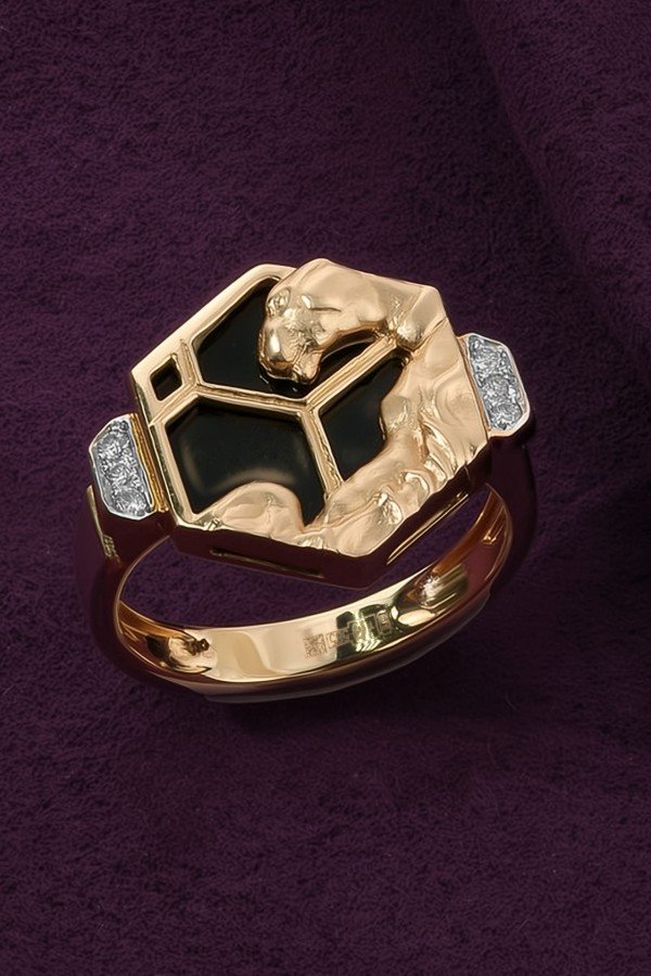 Кольцо из золота c бриллиантами и ониксом