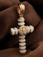 Крест из золота c кахолонгом