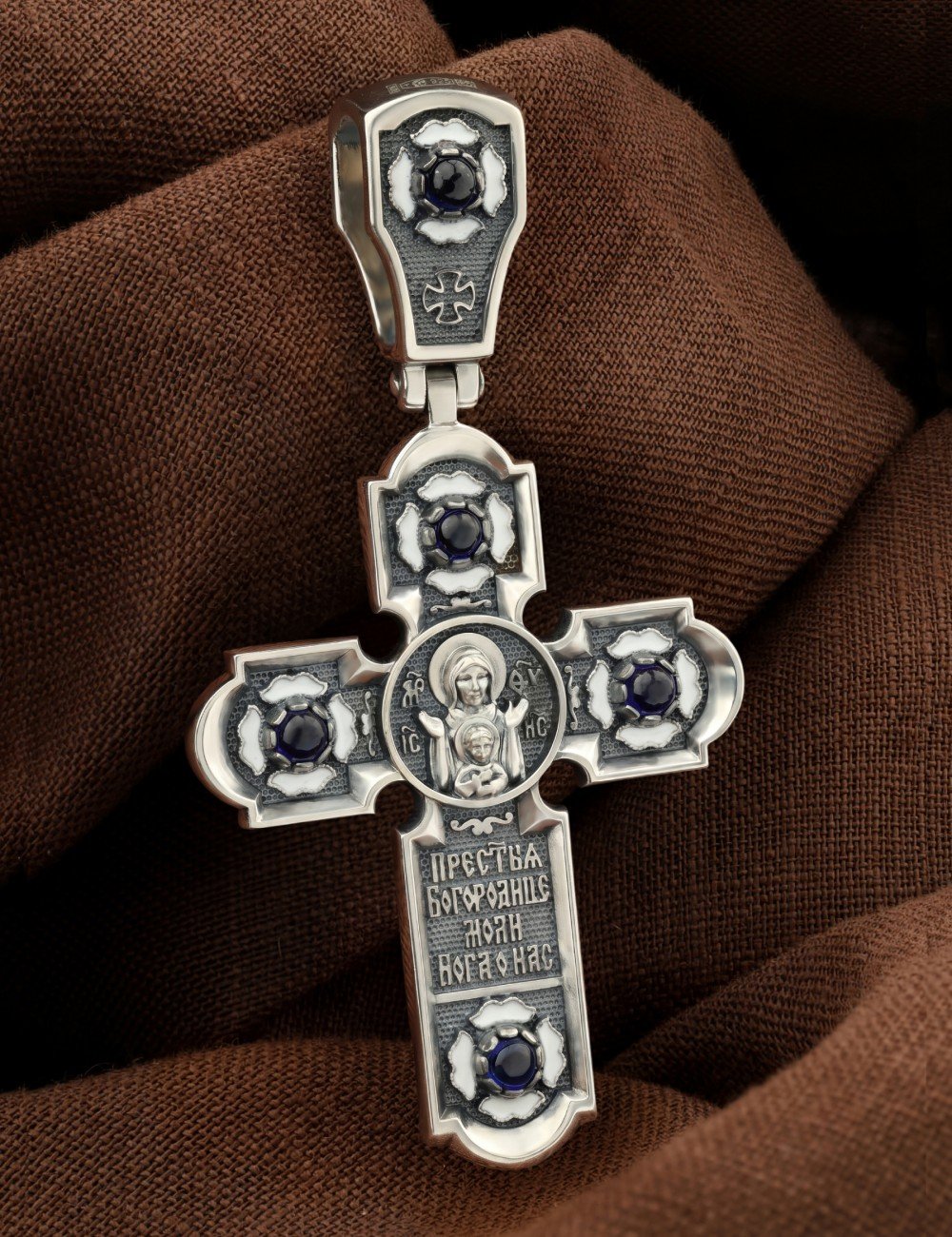 Крест из серебра 925 пробы c эмалью и сапфиром