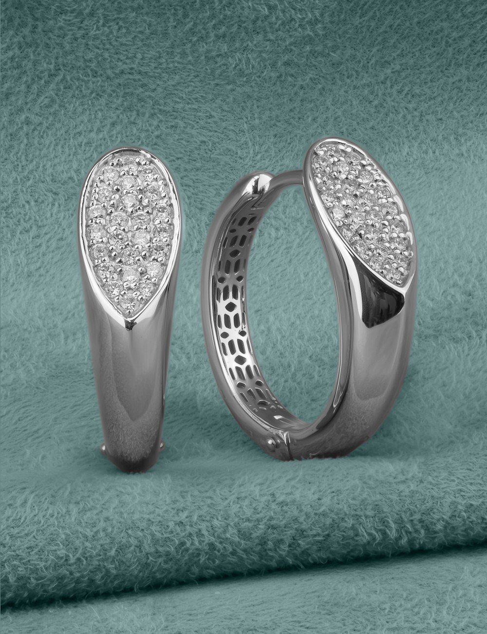 Серьги из белого золота c бриллиантами