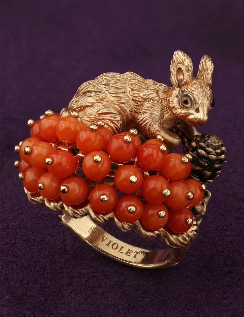 Кольцо из золота c эмалью и кораллом