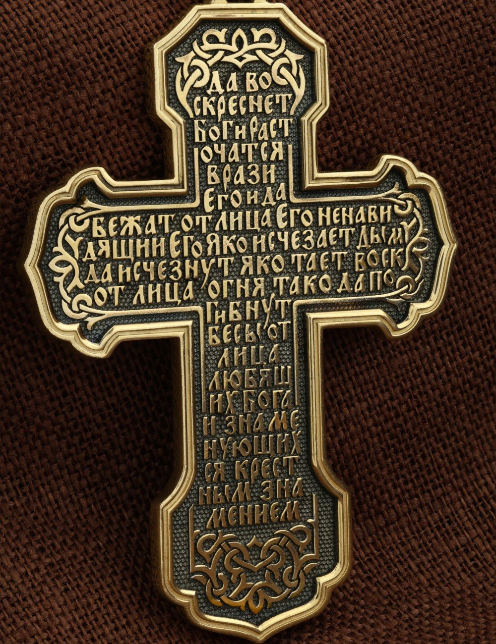 Крест из лимонного золота