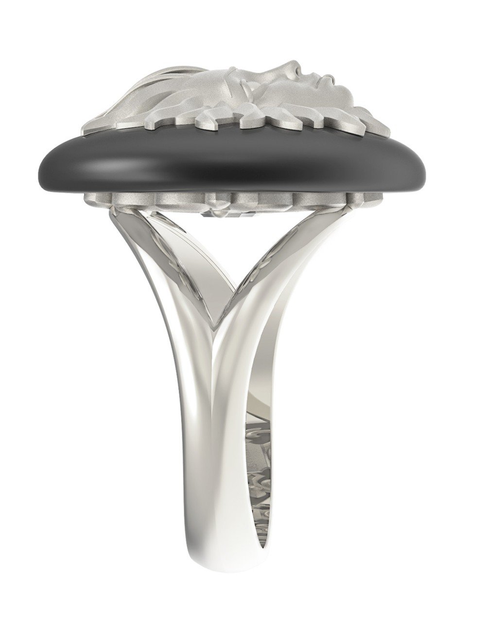 Кольцо из белого золота c ониксом