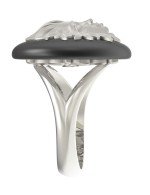 Кольцо из белого золота c ониксом