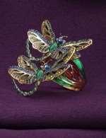 Кольцо из лимонного золота c сапфиром, изумрудом и эмалью