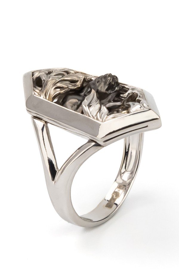 Кольцо из белого золота