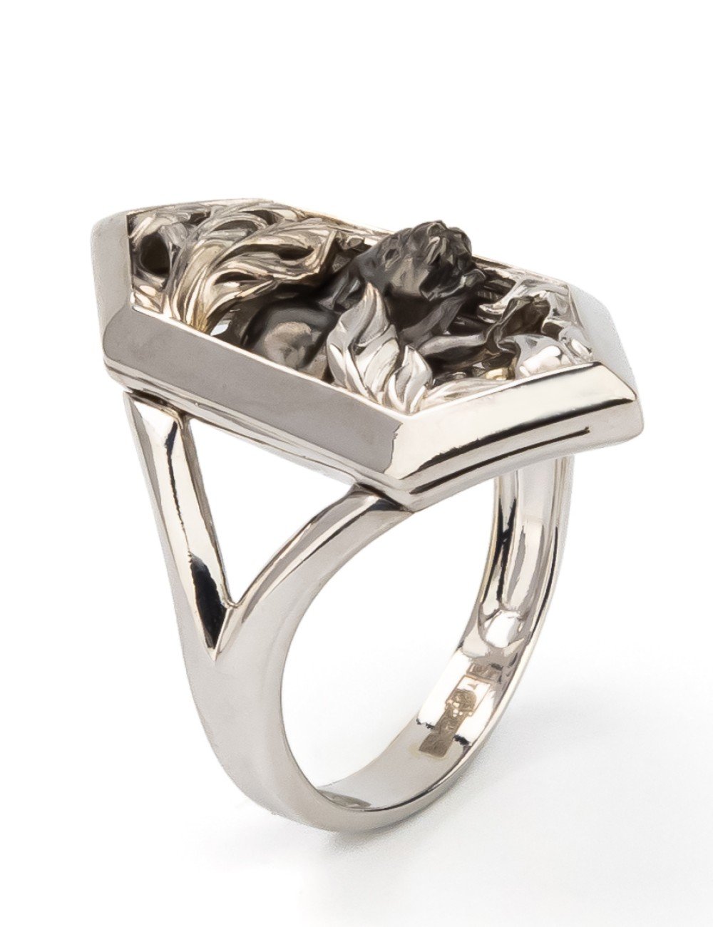 Кольцо из белого золота