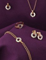 Браслет из золота c бриллиантами и перламутром