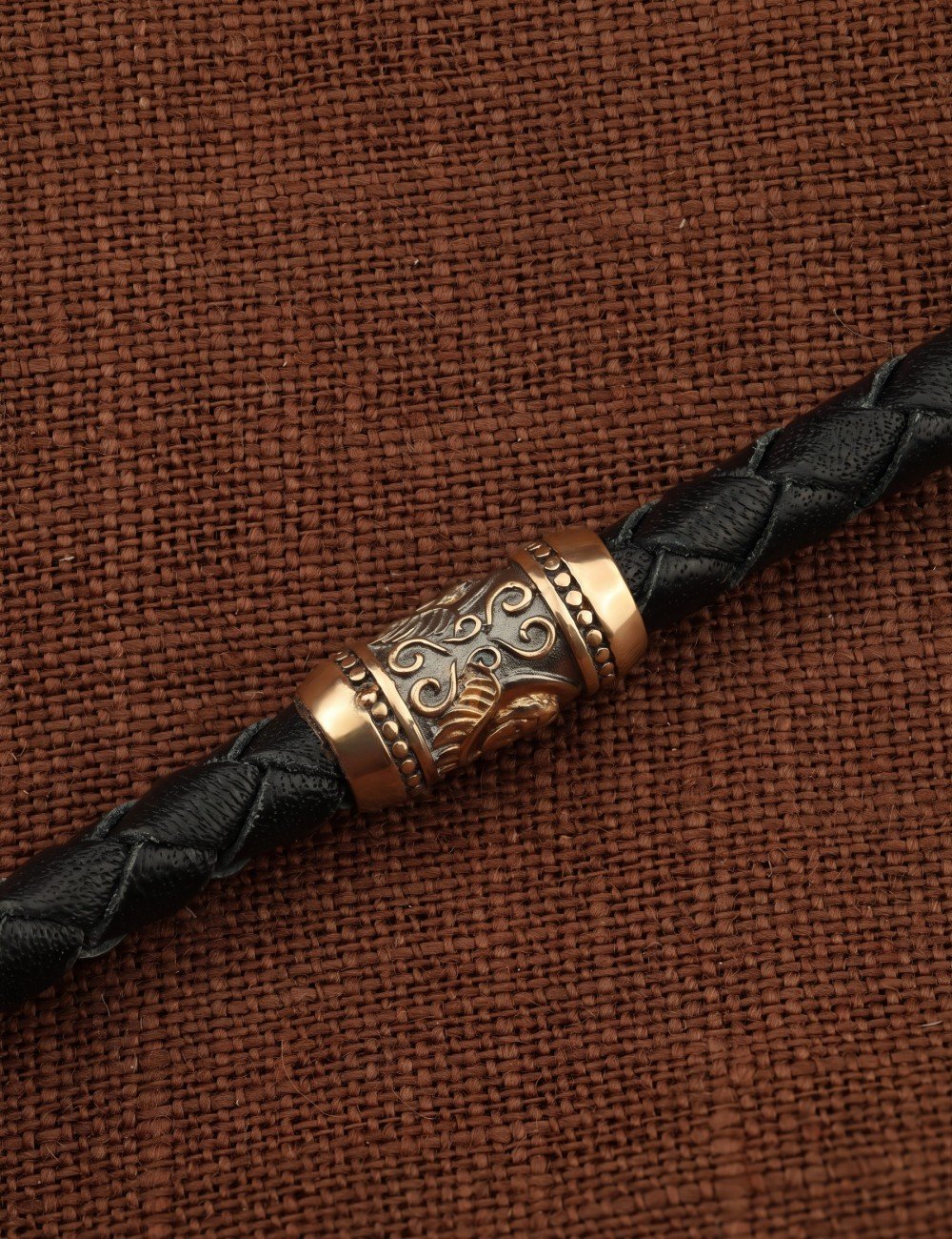 Гайтан из золота c кожаным шнурком