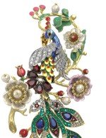 Брошь из лимонного золота c эмалью, фианитом, гранатом, жемчугом, сапфиром, кораллом и перламутром