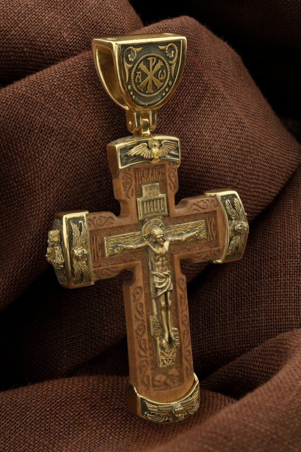 Крест из лимонного золота c деревом груши