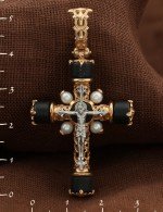 Крест из золота c ониксом и малахитом