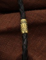 Браслет из лимонного золота c кожаным шнурком