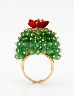 Кольцо из золота c гранатом, хризопразом, изумрудом и кораллом