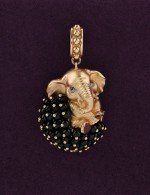 Подвеска из золота c эмалью и ониксом