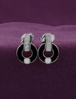 Серьги из белого золота c бриллиантами и ониксом