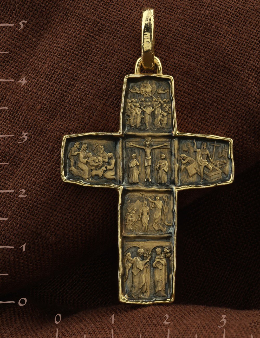 Крест из лимонного золота