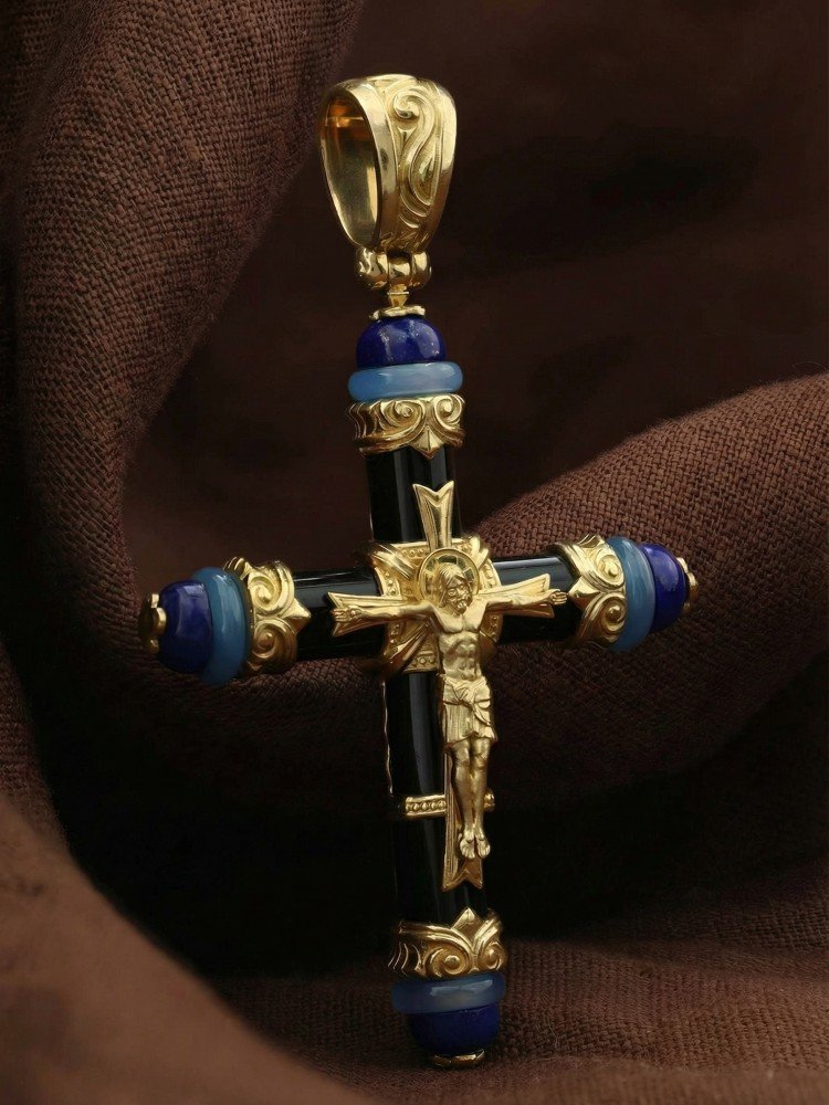 Крест из лимонного золота 585 пробы c ониксом, агатом и лазуритом