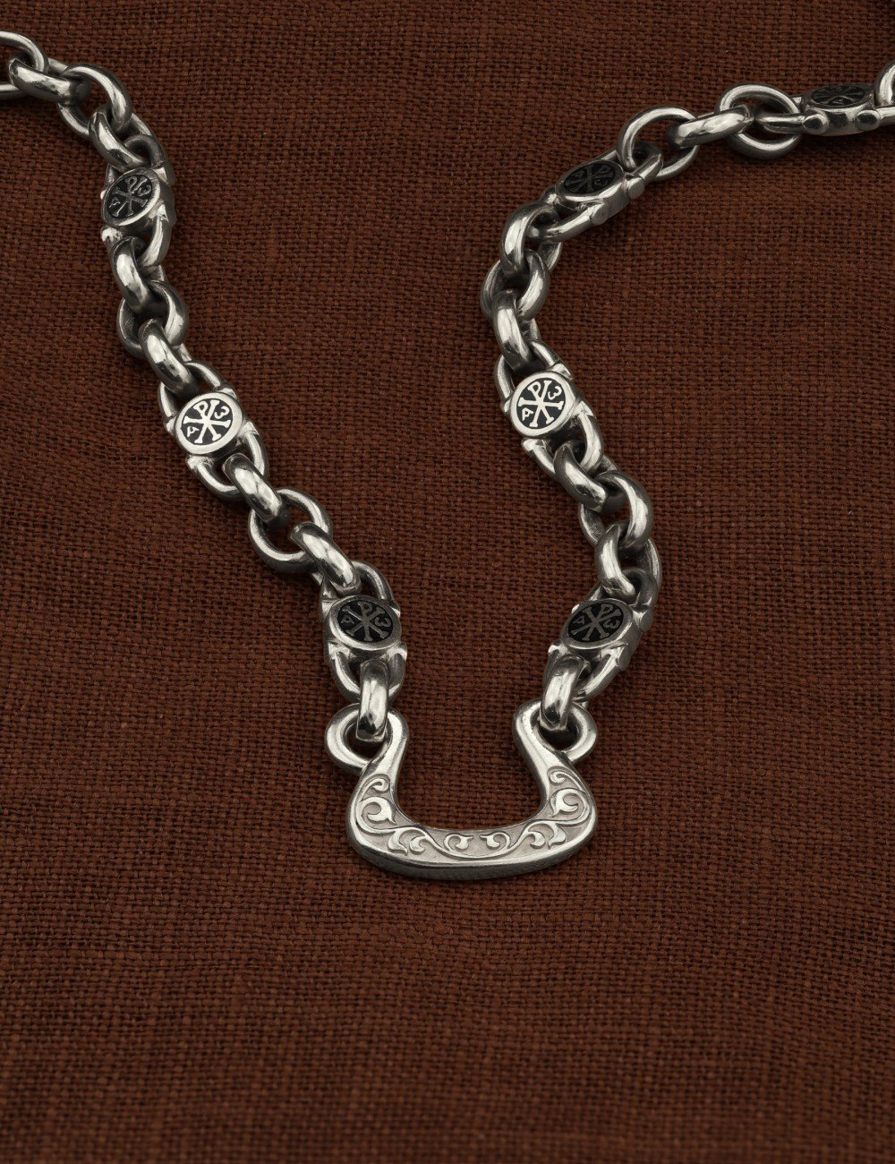 Цепь из белого золота c эмалью