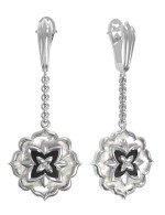 Серьги из белого золота c ониксом и перламутром