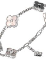 Браслет из белого золота c бриллиантами, ониксом и перламутром