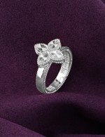 Кольцо из белого золота