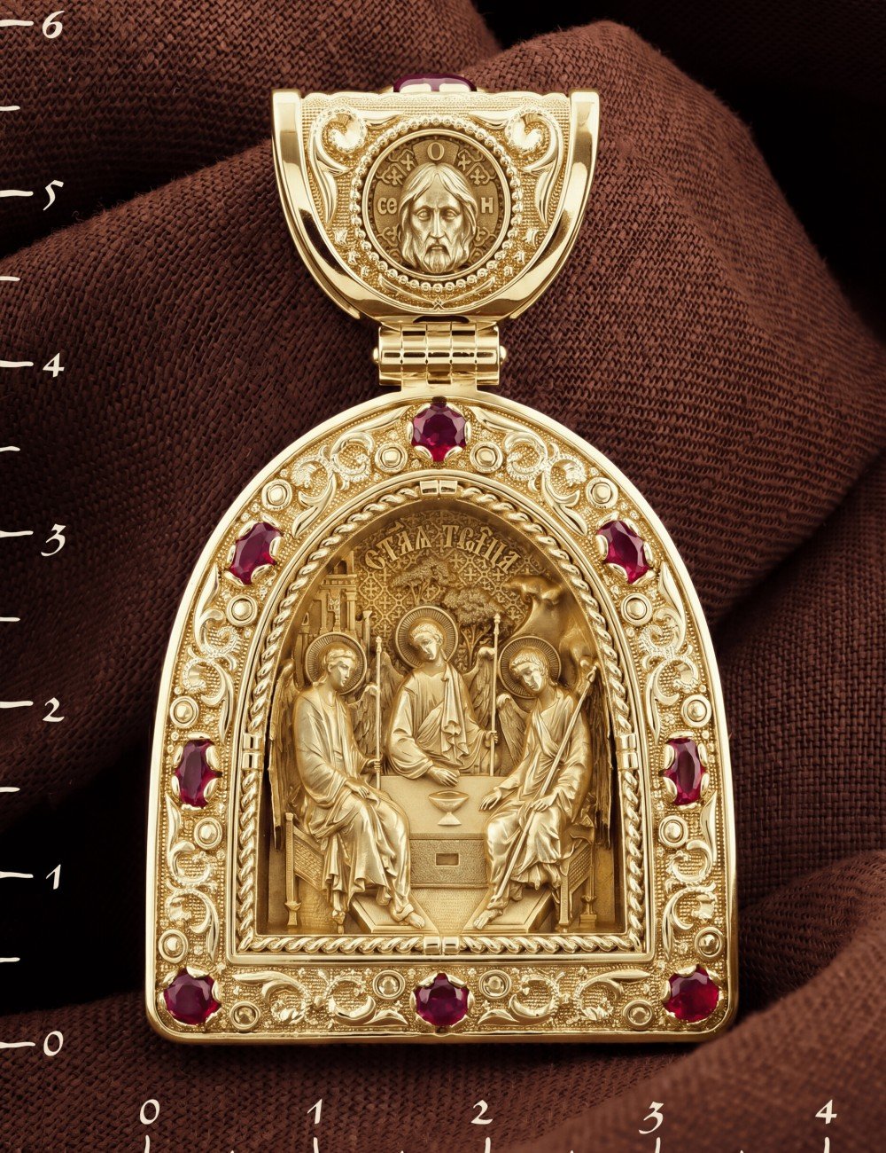 Образок из лимонного золота c эмалью и рубином