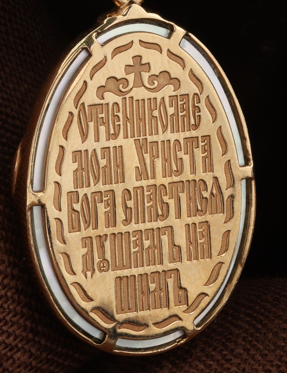 Образок из золота c бриллиантами и перламутром