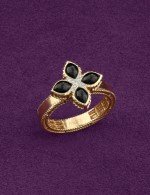 Кольцо из золота c бриллиантами и ониксом